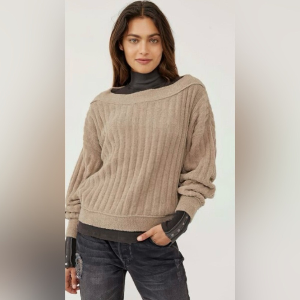 Free People Women's Atmosphere
Ribbed Cabin Fever Pullover Sweater
Size Small